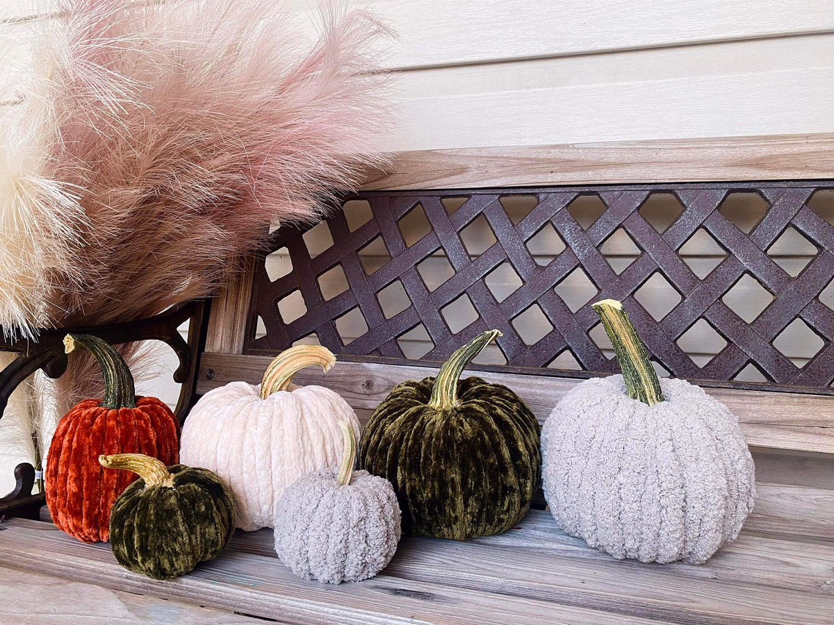 Chunky Yarn Pumpkins - Brush Tips Art Studio